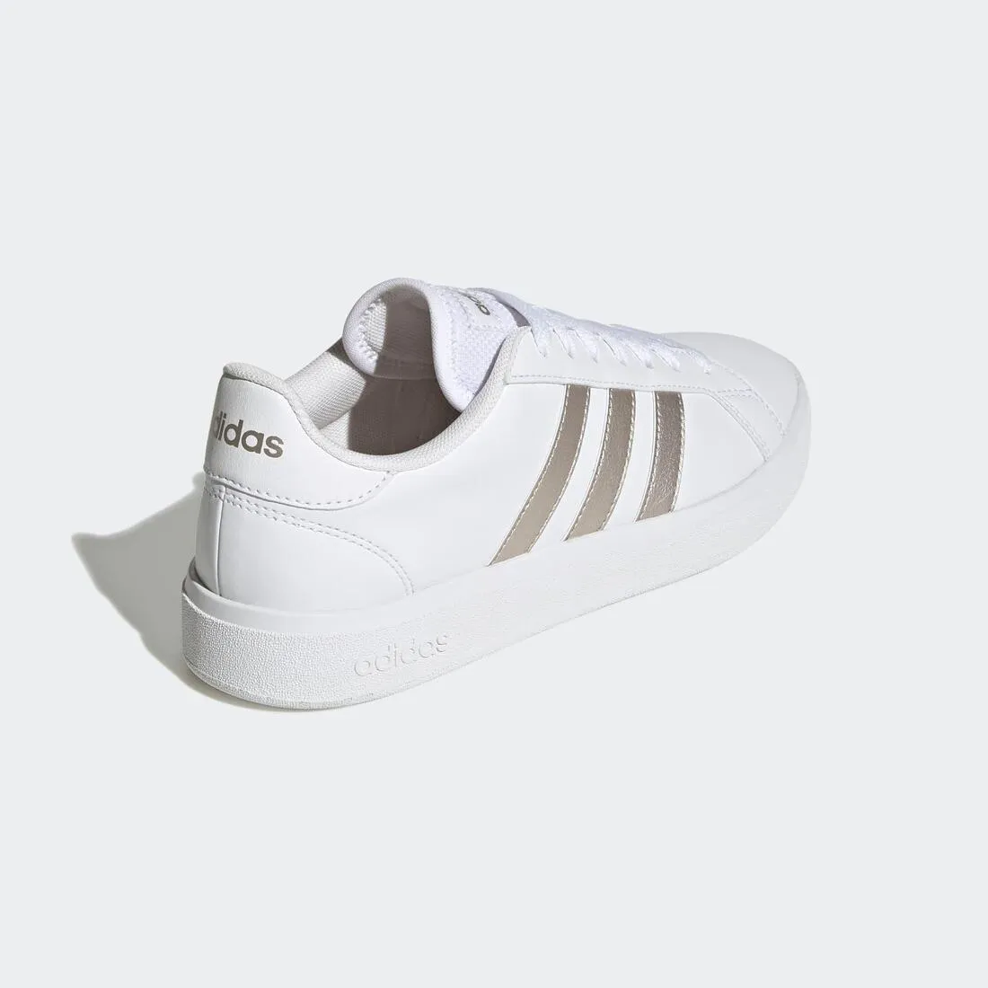 Baskets de marche femme, court base blanche argent