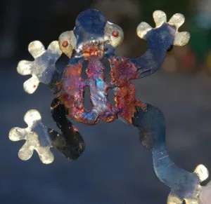 Recycled tin climbing frog